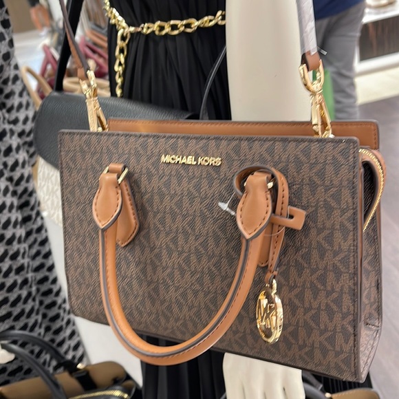 Michael Kors Small Sheila Satchel Crossbody
Bag Brown
NWT - Picture 15 of 16